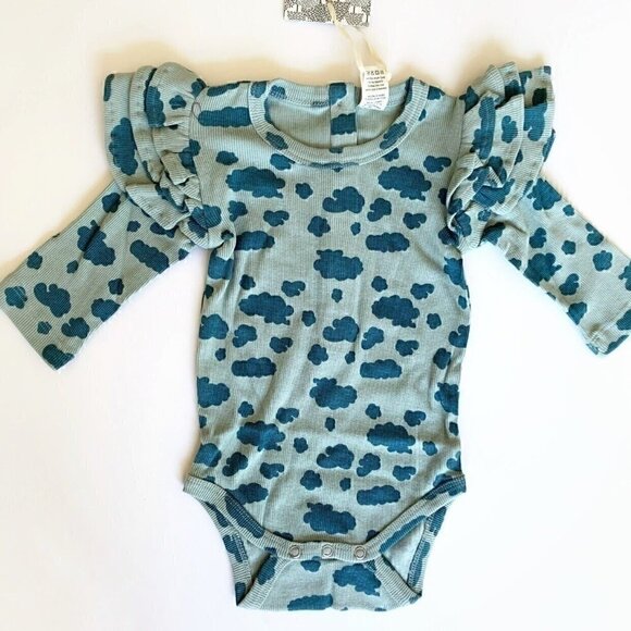 Kate Quinn Organics Long Sleeve Triple Ruffle Bodysuit, Cloud Scatter, 6 12 18 M - Picture 2 of 8